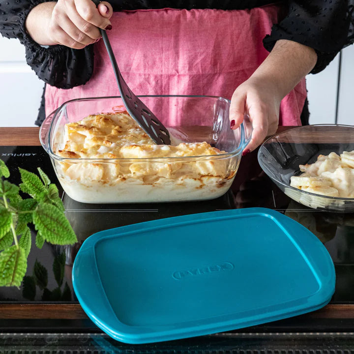 Pyrex cook and store square food storage dish with blue lid 1L